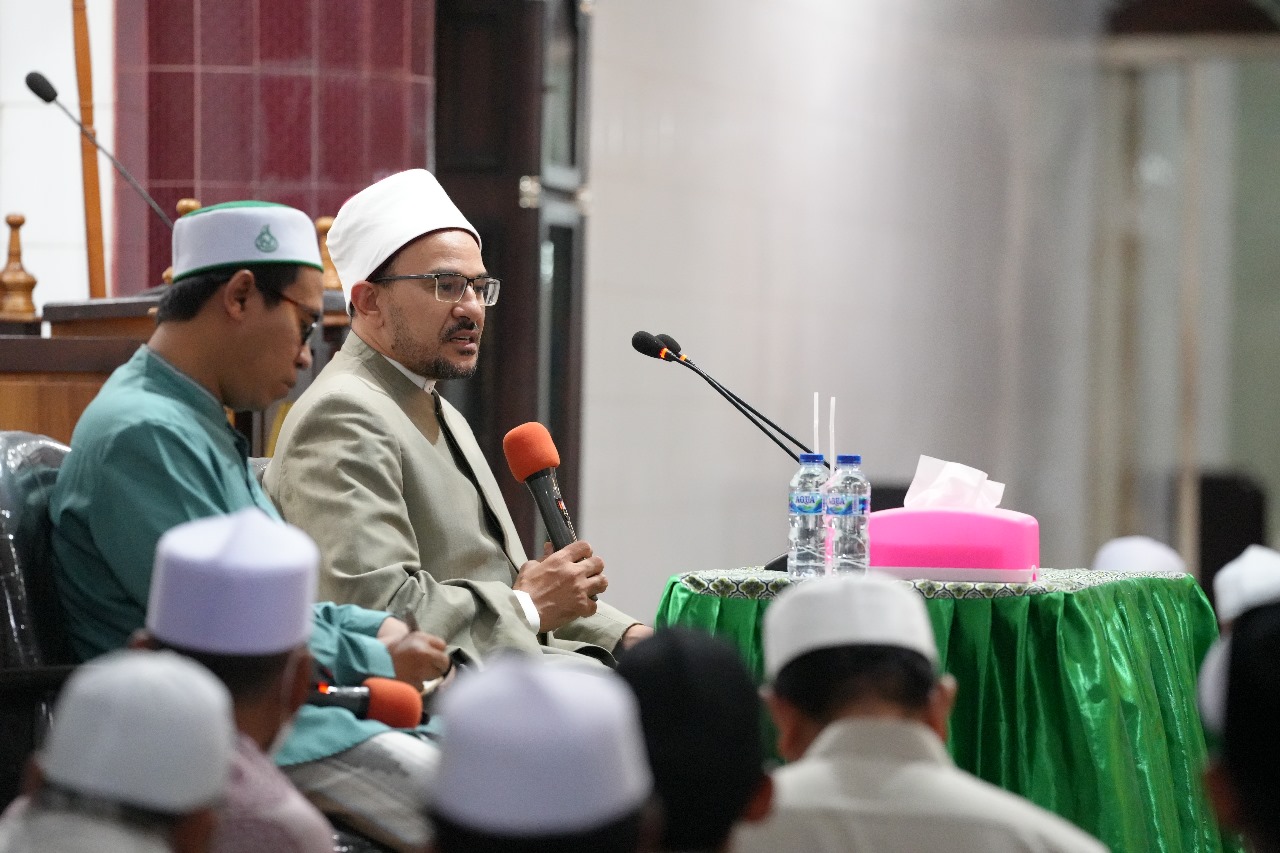 Ulama Al-Azhara Dr. Salahuddin El-Shami dalam kajian ba’da Magrib di Masjid At-Taqwa Pancor, Rabu (30/8/2023)