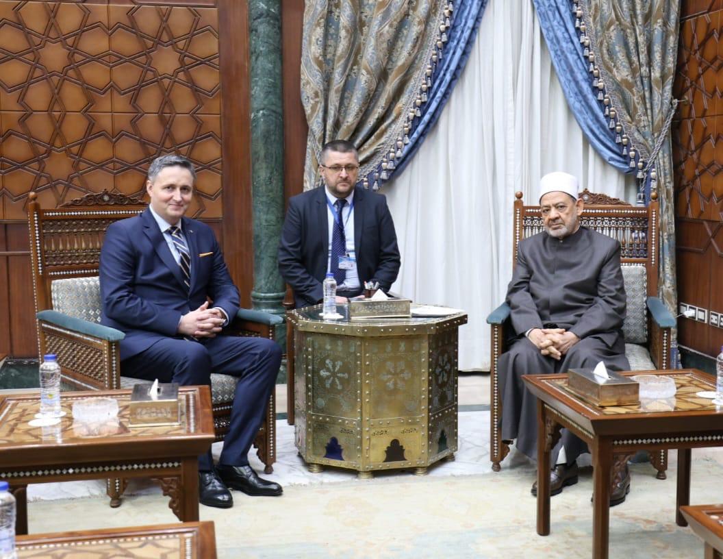 Ketua MHM Imam Akbar Ahmed Al Tayeb menerima kunjungan Presiden Bosnia dan Herzegovina Denis Bećirović di Al Azhar